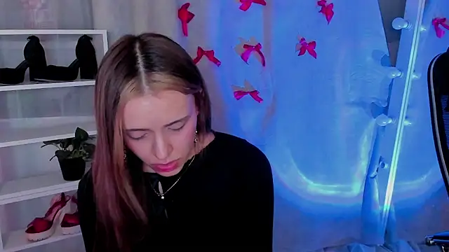 Snapshot of Sahara_Shields chatting on 02-22-25, 04:51 Sahara Shields online show from 02-22-25, 04:51