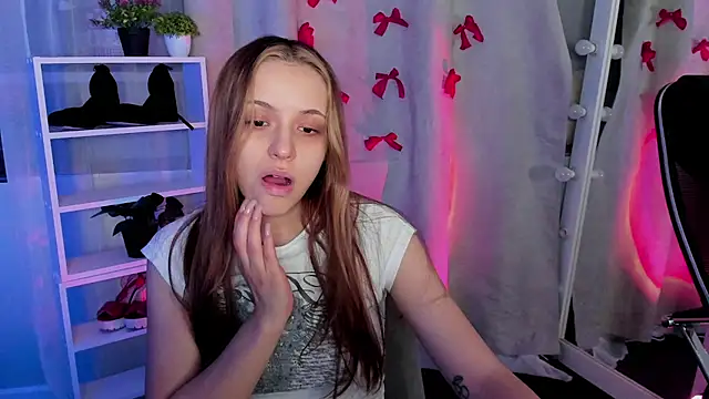 Snapshot of Sahara_Shields chatting on 02-26-25, 10:04 Sahara Shields online show from 02-26-25, 10:04