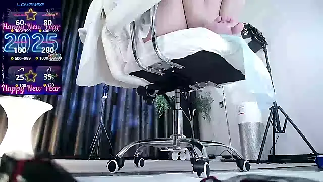 Snapshot of miaomiao-777 chatting on 02-22-25, 01:57 miaomiao-777 online show from 02-22-25, 01:57