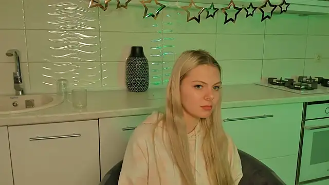 SynnoveEyre online show from 01-22-25, 03:40