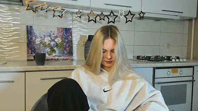 SynnoveEyre online show from 02-03-25, 02:24