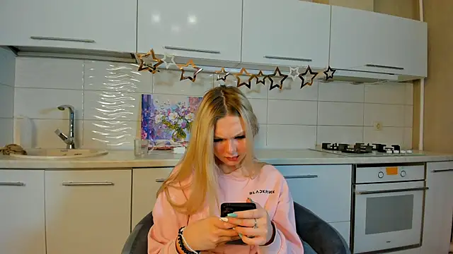 SynnoveEyre online show from 02-07-25, 06:13