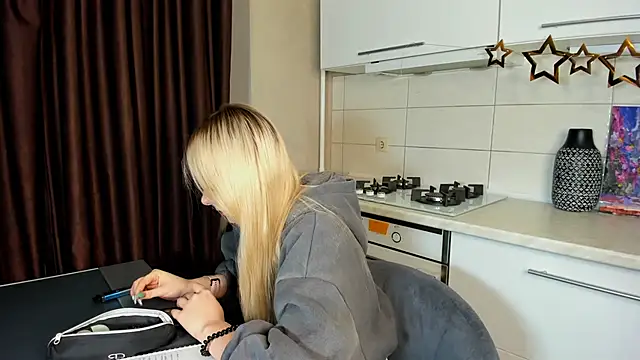 SynnoveEyre online show from 02-14-25, 02:12