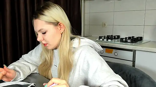 SynnoveEyre online show from 02-17-25, 02:37