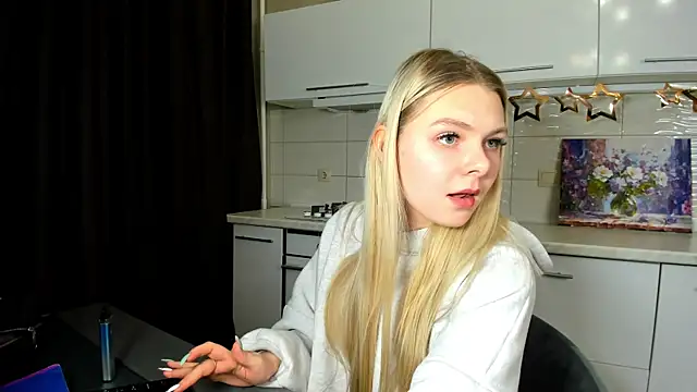 SynnoveEyre online show from 02-17-25, 05:43