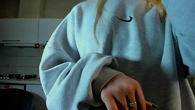 SynnoveEyre online show from 02-18-25, 05:21