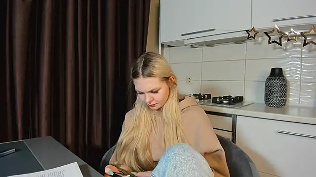 SynnoveEyre online show from 02-21-25, 02:48