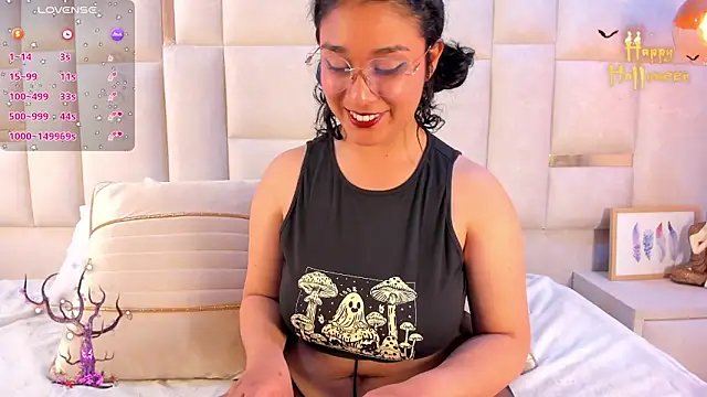 Tamara palacios online show from 10-30-25, 05:46