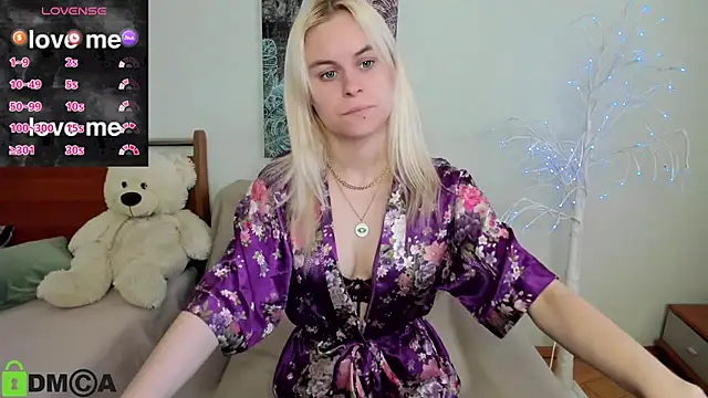 Snapshot of HillEva chatting on 03-23-26, 08:40 HillEva online show from 03-23-26, 08:40