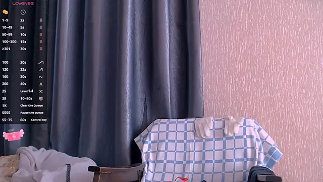 Snapshot of _Roselina_ chatting on 02-15-25, 07:38 Roselina online show from 02-15-25, 07:38