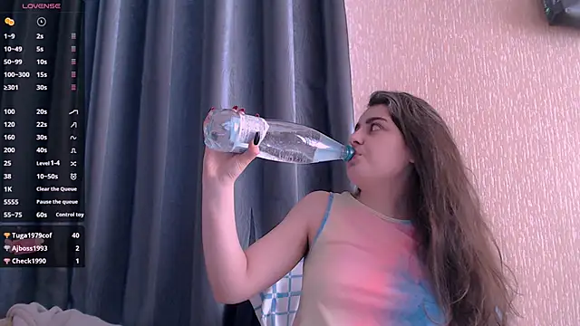 Snapshot of _Roselina_ chatting on 02-15-25, 10:44 Roselina online show from 02-15-25, 10:44