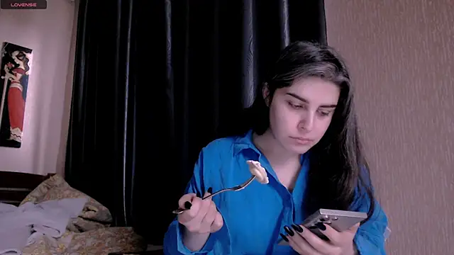 Snapshot of _Roselina_ chatting on 02-19-25, 08:12 Roselina online show from 02-19-25, 08:12