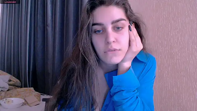 Snapshot of _Roselina_ chatting on 02-19-25, 11:17 Roselina online show from 02-19-25, 11:17