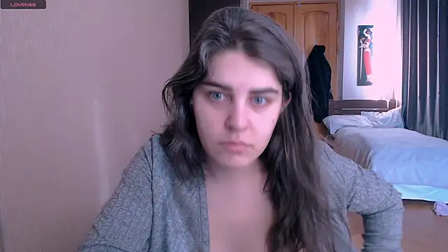 Snapshot of _Roselina_ chatting on 02-28-25, 06:21 Roselina online show from 02-28-25, 06:21