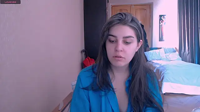 Snapshot of _Roselina_ chatting on 03-13-25, 06:16 Roselina online show from 03-13-25, 06:16