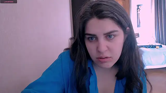 Snapshot of _Roselina_ chatting on 03-17-25, 06:18 Roselina online show from 03-17-25, 06:18