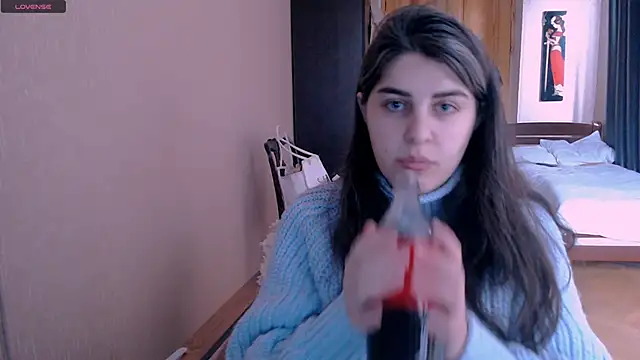 Snapshot of _Roselina_ chatting on 03-20-25, 07:47 Roselina online show from 03-20-25, 07:47