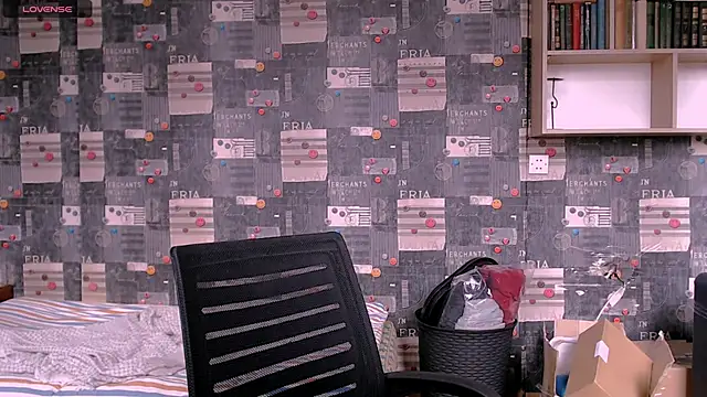 Snapshot of _Roselina_ chatting on 09-15-25, 09:53 Roselina online show from 09-15-25, 09:53