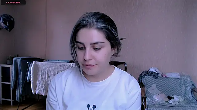 Snapshot of _Roselina_ chatting on 09-27-25, 11:37 Roselina online show from 09-27-25, 11:37