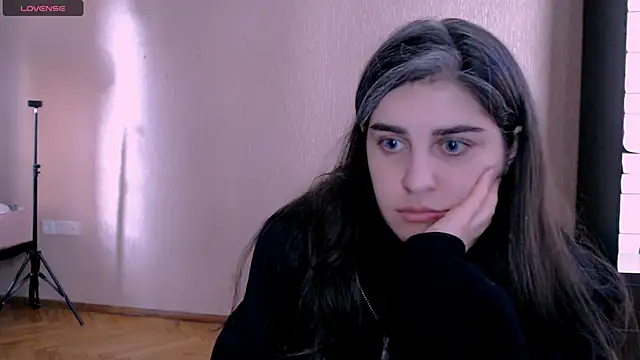 Snapshot of _Roselina_ chatting on 10-01-25, 06:52 Roselina online show from 10-01-25, 06:52