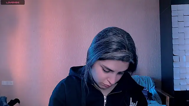 Snapshot of _Roselina_ chatting on 10-11-25, 12:47 Roselina online show from 10-11-25, 12:47