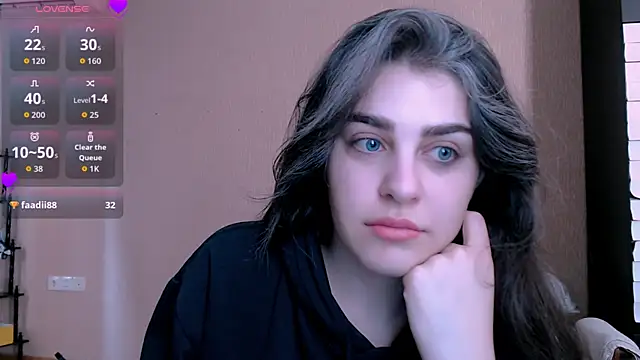 Snapshot of _Roselina_ chatting on 11-11-25, 06:02 Roselina online show from 11-11-25, 06:02