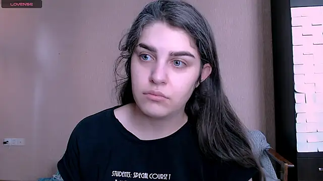 Snapshot of _Roselina_ chatting on 11-17-25, 07:47 Roselina online show from 11-17-25, 07:47