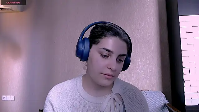 Snapshot of _Roselina_ chatting on 11-22-25, 11:09 Roselina online show from 11-22-25, 11:09