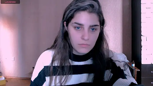 Snapshot of _Roselina_ chatting on 11-25-25, 11:21 Roselina online show from 11-25-25, 11:21