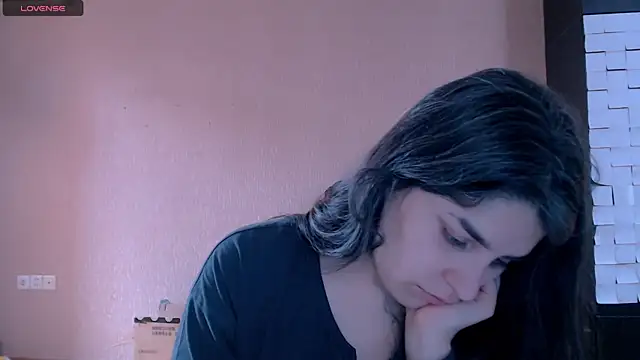 Snapshot of _Roselina_ chatting on 11-26-25, 06:36 Roselina online show from 11-26-25, 06:36