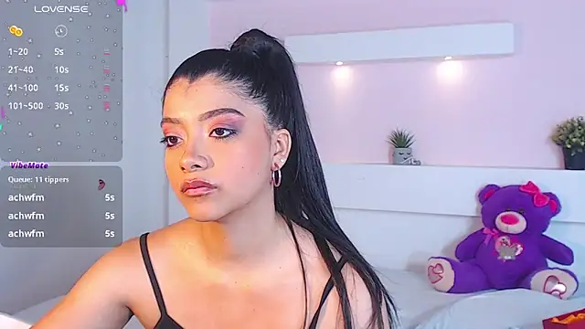 Snapshot of IslaBlaze chatting on 02-15-25, 10:00 IslaBlaze online show from 02-15-25, 10:00