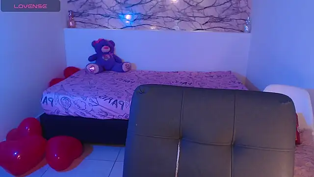 Snapshot of IslaBlaze chatting on 02-16-25, 04:10 IslaBlaze online show from 02-16-25, 04:10