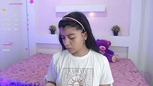 Snapshot of IslaBlaze chatting on 02-25-25, 12:13 IslaBlaze online show from 02-25-25, 12:13