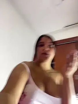 Snapshot of Cinnamon-Dirty chatting on 02-19-25, 02:01 Cinnamon-Dirty online show from 02-19-25, 02:01