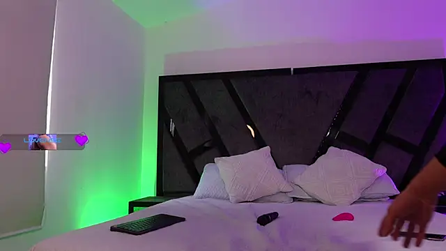 EthaanCox online show from 11-30-25, 08:46