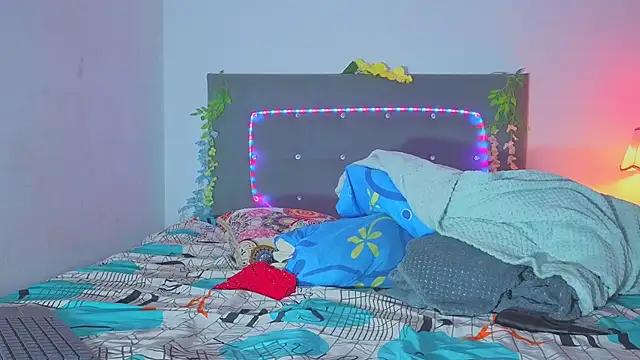 Snapshot of NoaBrowm chatting on 11-27-25, 10:45 NoaBrowm online show from 11-27-25, 10:45