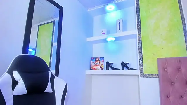 Snapshot of Miss_sparkle00 chatting on 11-07-25, 05:18 Miss sparkle00 online show from 11-07-25, 05:18