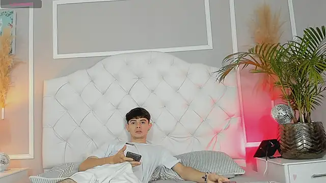 connor and angel online show from 03-19-25, 04:34