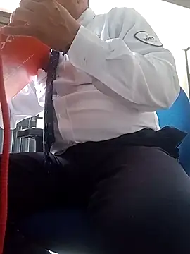 Snapshot of Jinenez chatting on 11-15-25, 09:32 Jinenez online show from 11-15-25, 09:32