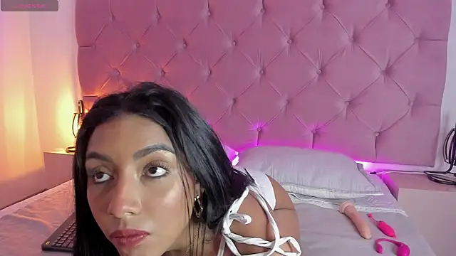 Snapshot of AndySaenzz chatting on 03-18-25, 04:04 AndySaenzz online show from 03-18-25, 04:04