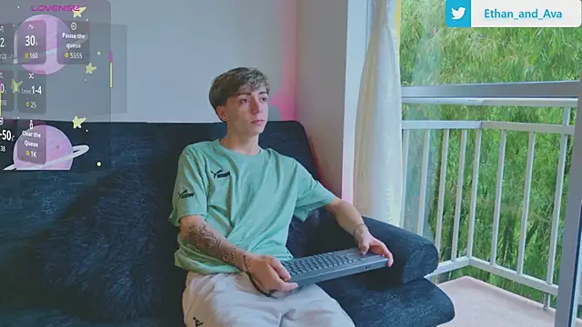 Snapshot of ethan_and_ava chatting on 10-26-25, 01:06 ethan and ava online show from 10-26-25, 01:06