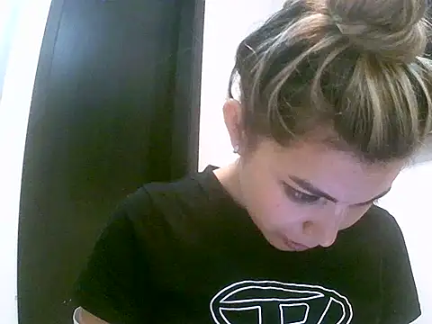 Snapshot of VittoriaTaylor chatting on 04-03-26, 09:57 VittoriaTaylor online show from 04-03-26, 09:57
