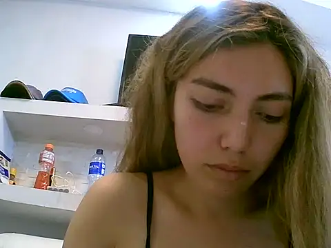 Snapshot of VittoriaTaylor chatting on 04-18-26, 08:20 VittoriaTaylor online show from 04-18-26, 08:20