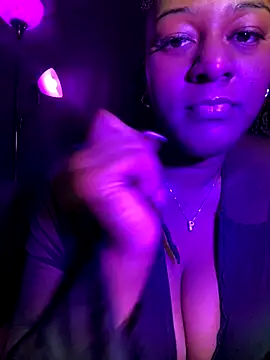 Snapshot of xoxoHotCoCo chatting on 11-19-25, 03:17 xoxoHotCoCo online show from 11-19-25, 03:17