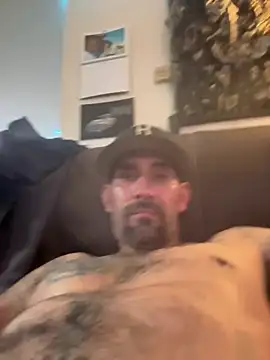 Snapshot of hornycouple818 chatting on 02-07-25, 06:03 hornycouple818 online show from 02-07-25, 06:03