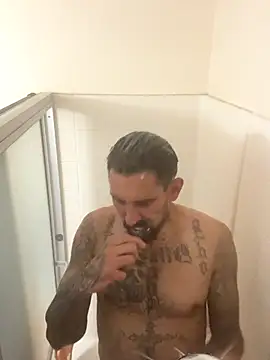 Snapshot of hornycouple818 chatting on 11-20-25, 07:19 hornycouple818 online show from 11-20-25, 07:19