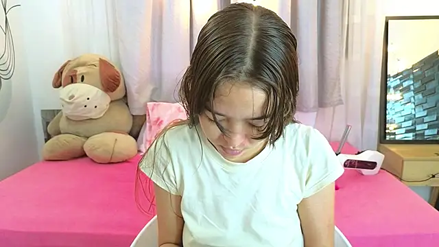 Snapshot of SERAFINA_ chatting on 11-27-25, 12:29 SERAFINA online show from 11-27-25, 12:29