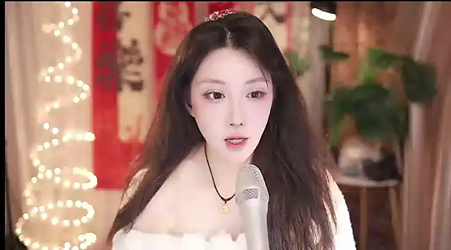 Snapshot of Dou-Dou-er chatting on 02-13-25, 01:48 Dou-Dou-er online show from 02-13-25, 01:48