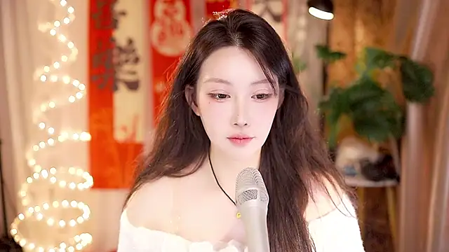 Snapshot of Dou-Dou-er chatting on 02-13-25, 04:50 Dou-Dou-er online show from 02-13-25, 04:50