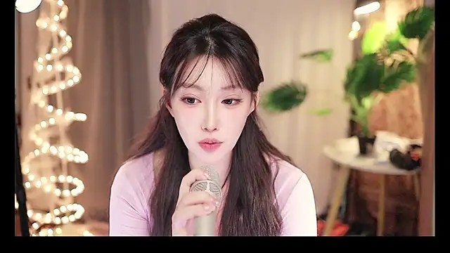 Snapshot of Dou-Dou-er chatting on 03-03-25, 05:18 Dou-Dou-er online show from 03-03-25, 05:18